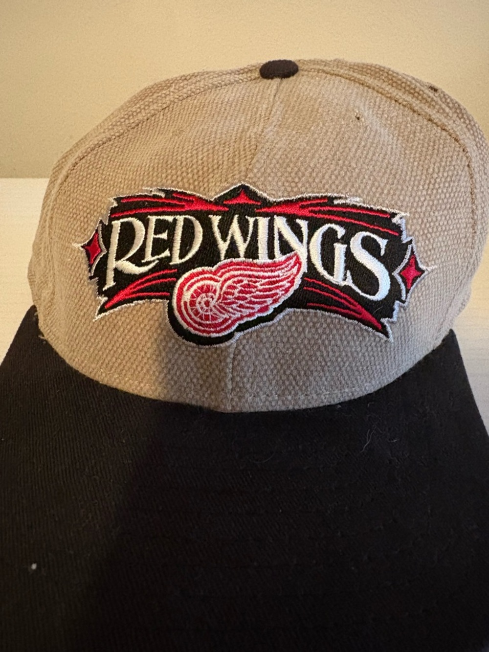 Red Wings Embroidered Snapback Hat in Tan and Black VINTAGE 90s New Era brand